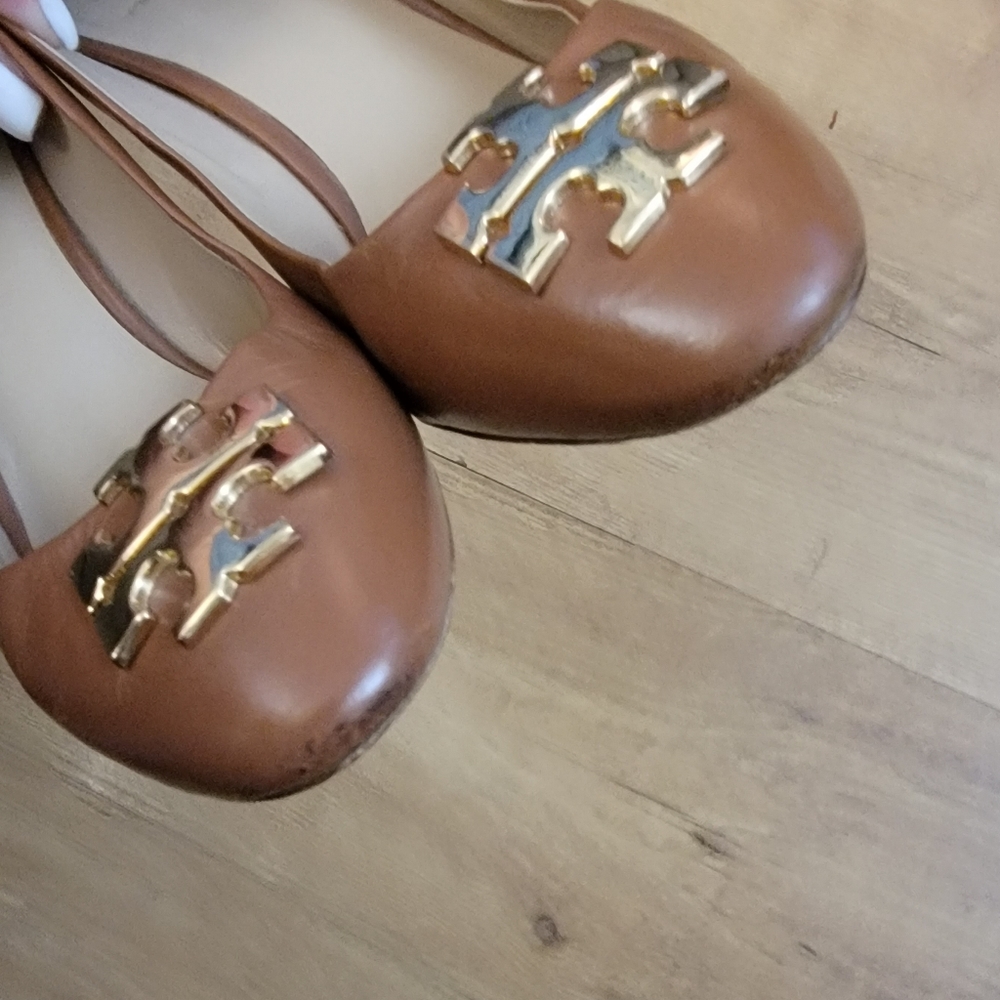 Tory Burch Brown Leather Raleigh Medallion Gold Wedge Heels - Picture 7 of 11